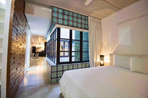 2 Floor Loft Heart of DT w/ Free Parking & Rooftop Pool